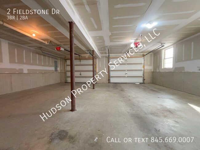 Building Photo - 2 Fieldstone Dr