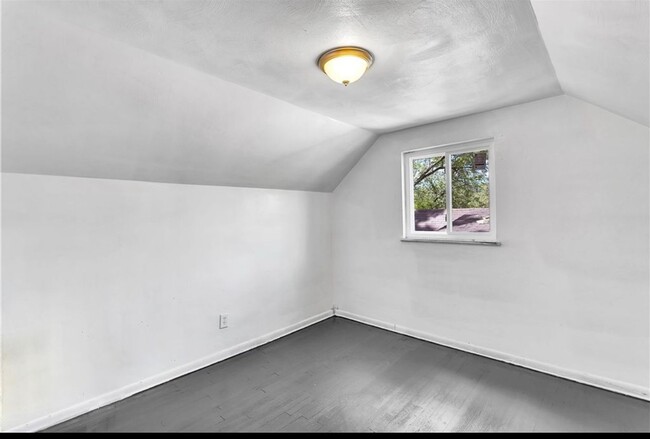 Building Photo - 3111 Mary St