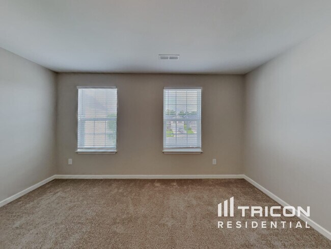 Building Photo - 12 Stoud Cir