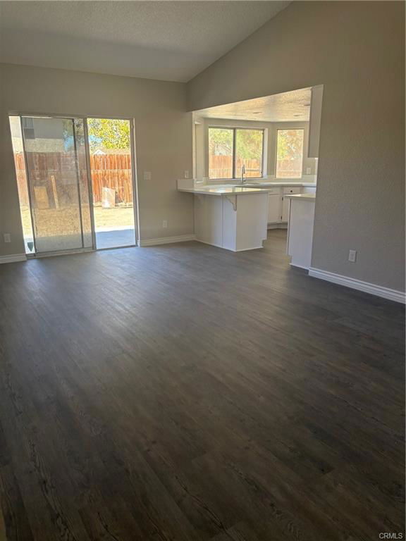 Building Photo - 37543 Royal Ct