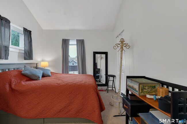 Building Photo - 92 Limewood Ave