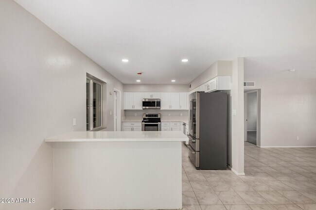 Building Photo - 3419 W Glenn Dr