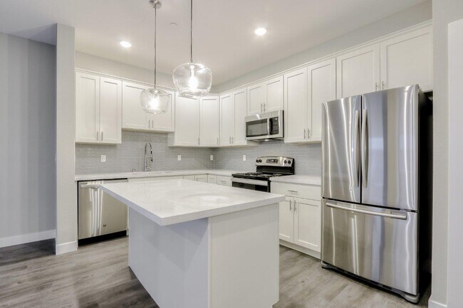 Building Photo - The Rose Apartments