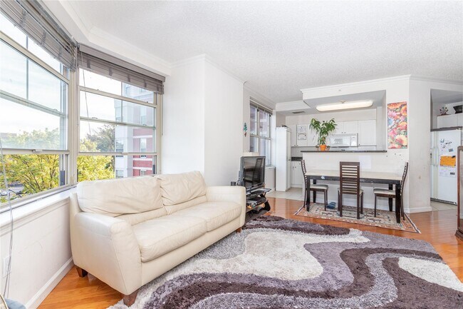 Building Photo - 300 Mamaroneck Ave