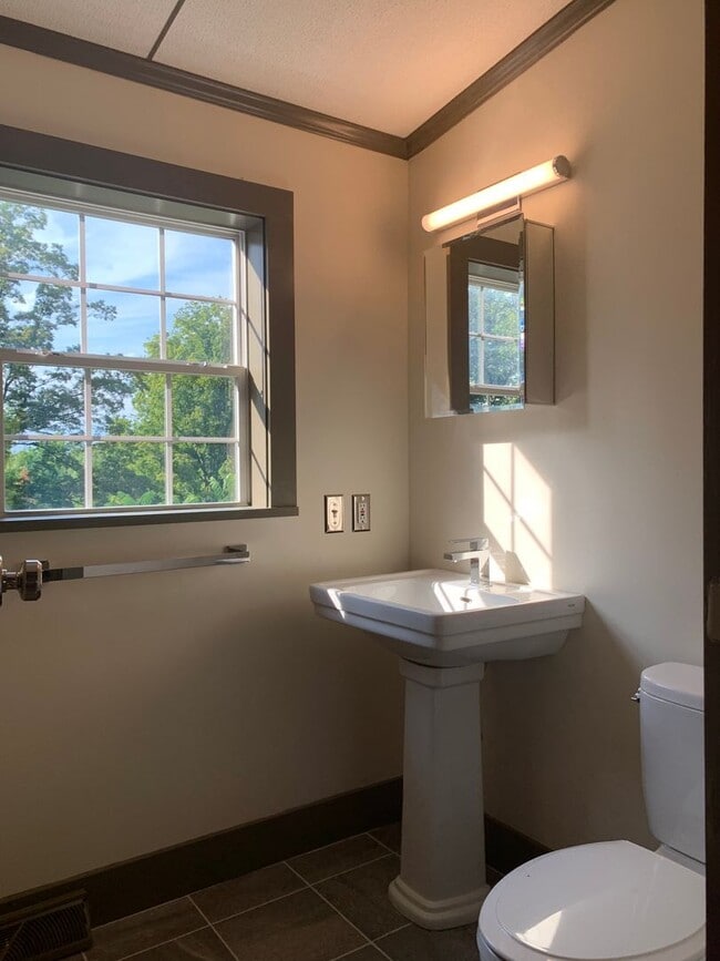 Building Photo - Beautiful Renovated House on Private Count...