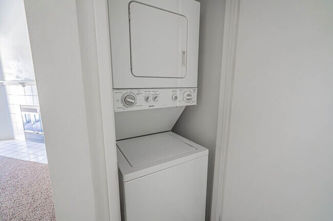 Building Photo - Santa Fe Double Primary Condo in Valencia!