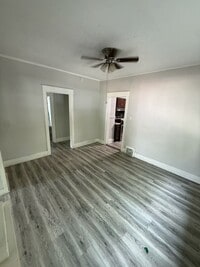 Building Photo - 2113 S Meade St