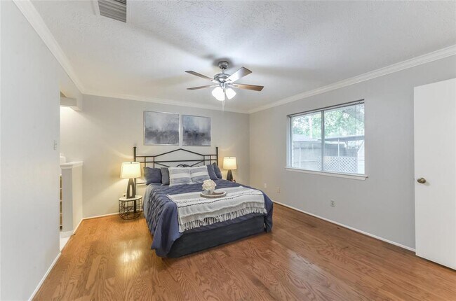 Building Photo - 5701 Village Arbour Dr