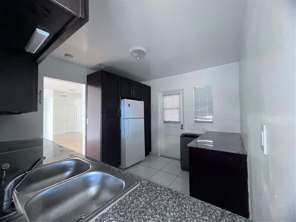 Building Photo - 2430 SW 81st Ave