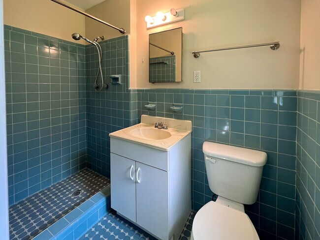 Building Photo - 4BR/3BA with Detached Garage Conversion Available Mid August! *Application Pending*