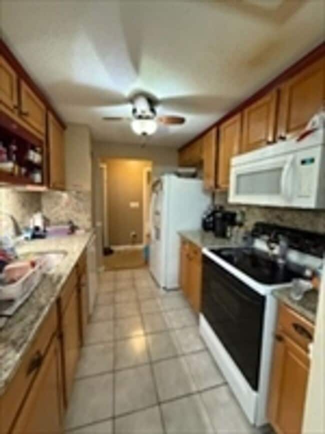 Building Photo - Modern Comfort Meets Convenience in This Stylish Franklin Condo