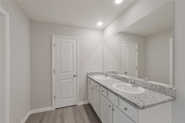 Building Photo - 8704 SW 44th Ct