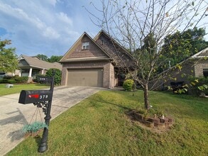 Building Photo - 379 W Park Dr