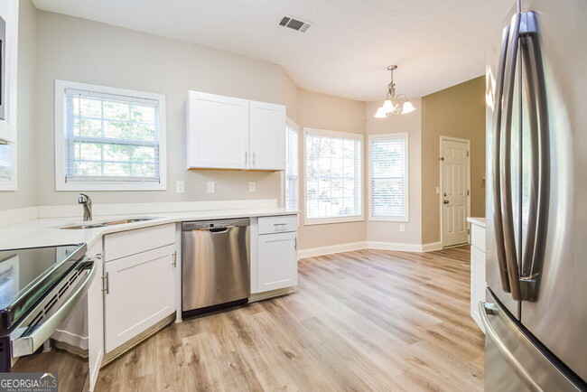 Building Photo - 4580 Ferncrest Pl