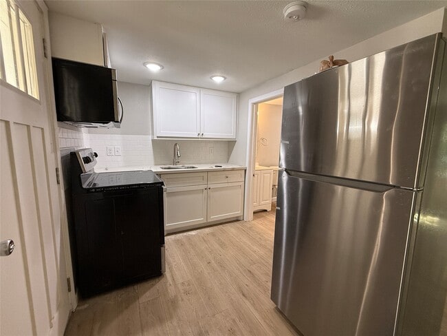 Building Photo - 6708 Avenue I