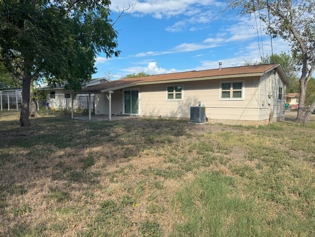 Building Photo - 226 Park Ln