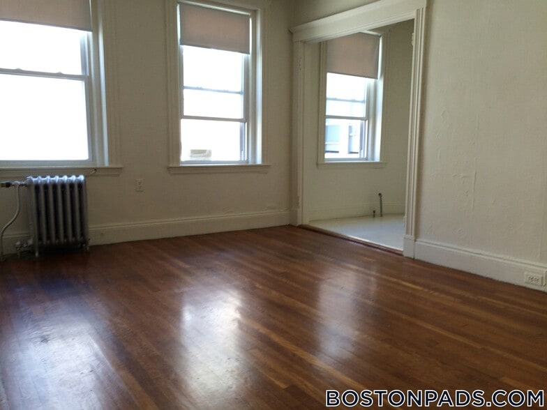 Building Photo - 231 Park Dr