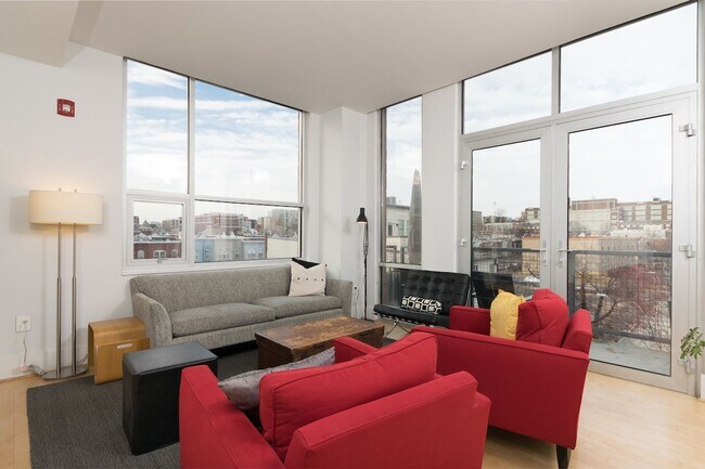 Building Photo - Luxury U St Condo | 2 Bed + Den | 2 Bath | 1,350 Sf | Large Balcony | 1 Garage Parking Space
