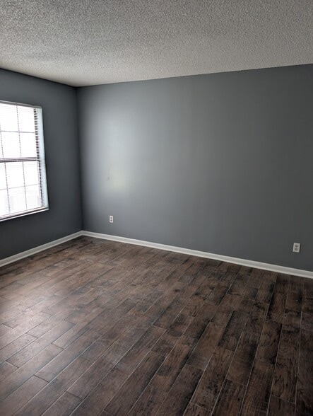 Building Photo - 1196 McArthur Dr