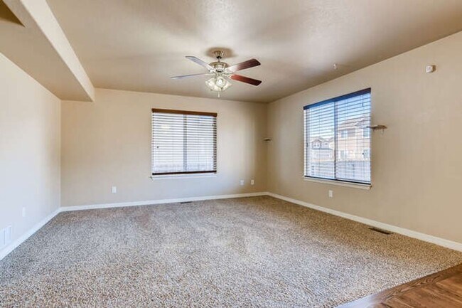 Building Photo - Evolve Real Estate: Available November 1 U...