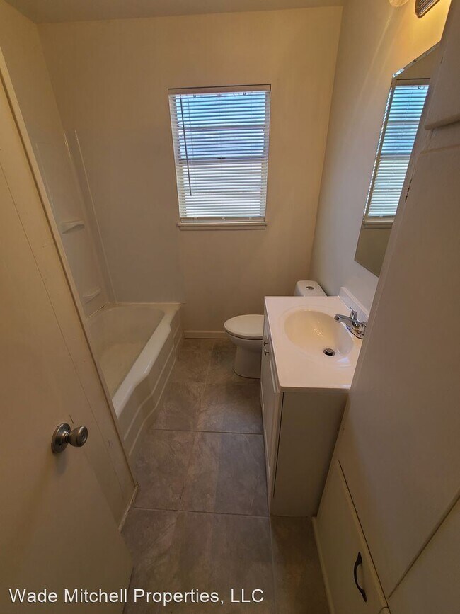 Building Photo - 4 br, 2 bath House - 3003 N. Hill