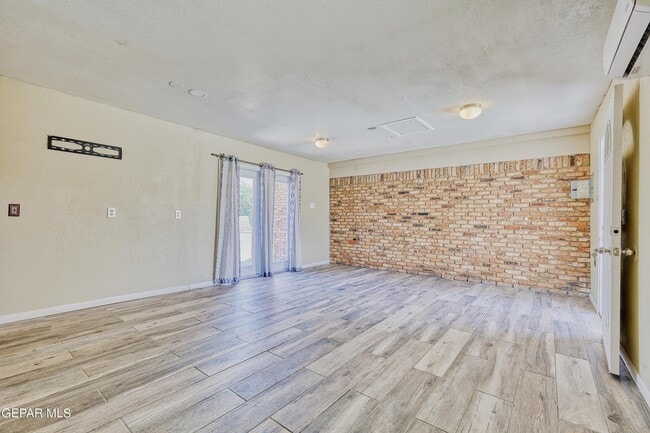Building Photo - 9981 Gschwind Ave