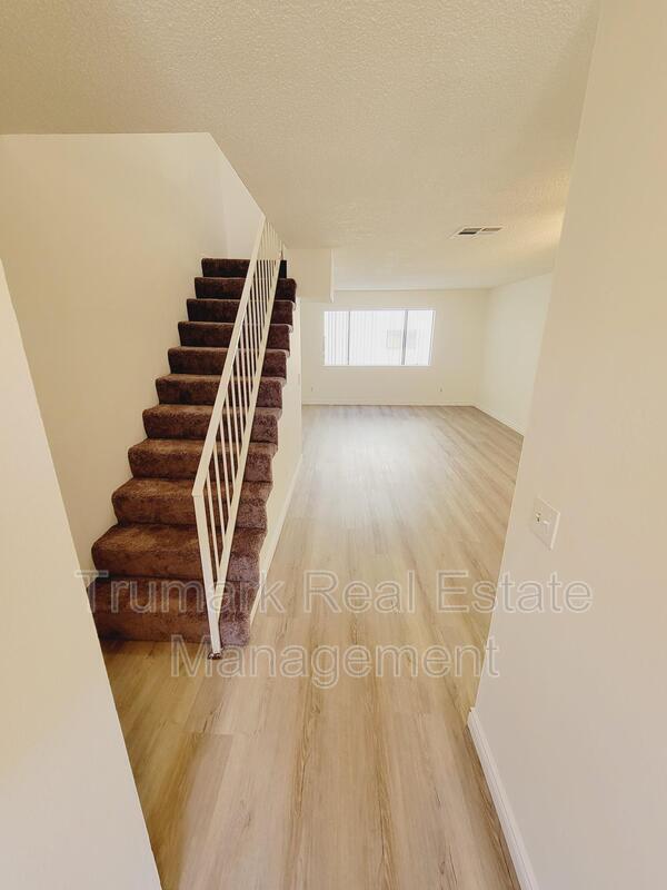 Building Photo - 553 E Orange Ave