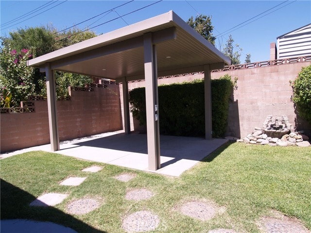 Building Photo - 5554 La Deney St