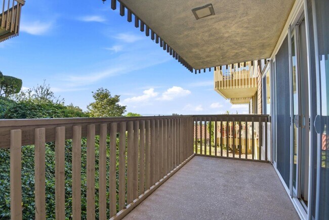 Building Photo - 6542 Ocean Crest Dr