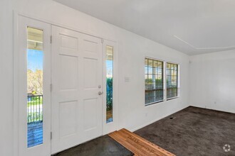 Building Photo - 805 Jerry Dr