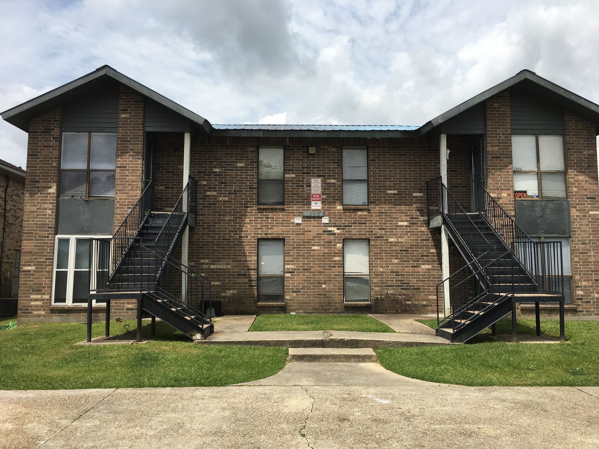 Building Photo - 1754 Cedar Lake Dr