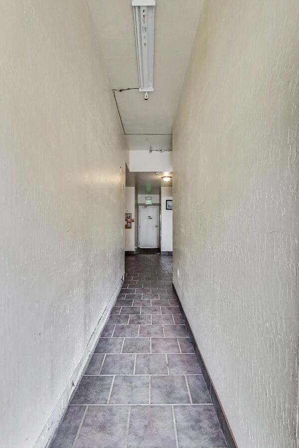 Building Photo - 4350 Kirkham St