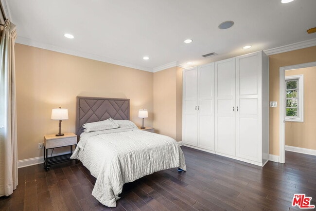 Building Photo - 9023 Alto Cedro Dr