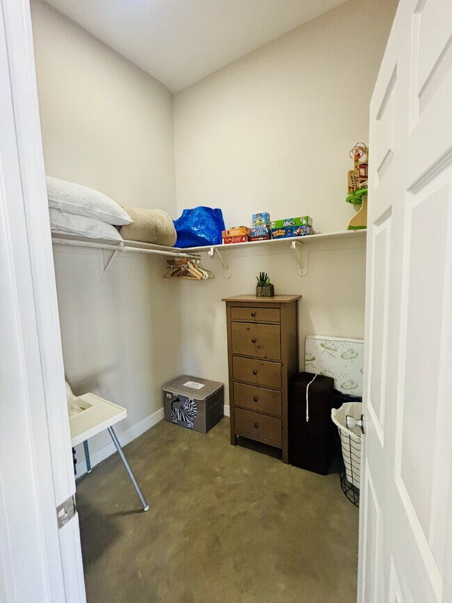 Building Photo - Rare Opportunity for Spacious, Modern Sout...