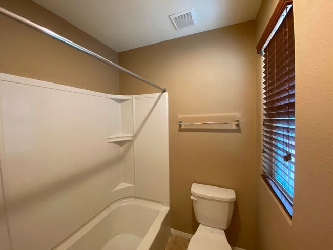 Building Photo - Southwest Beauty!