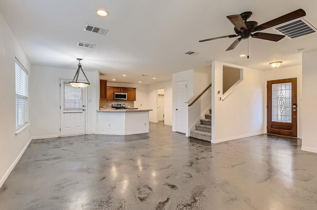 Building Photo - 177 Flagstone Trl