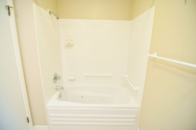 Building Photo - Large home with a pool.