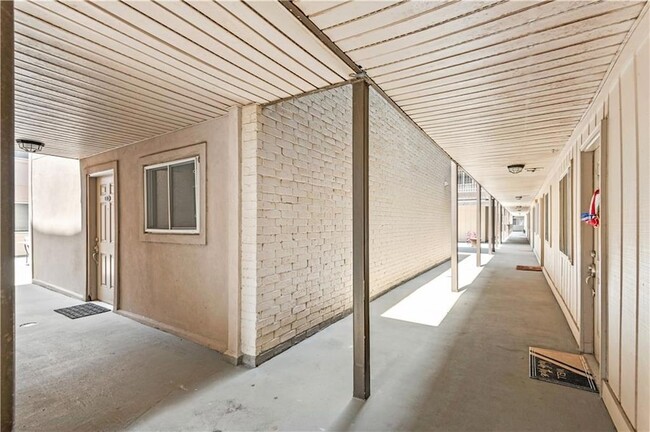 Building Photo - 500 Lake Marina Dr