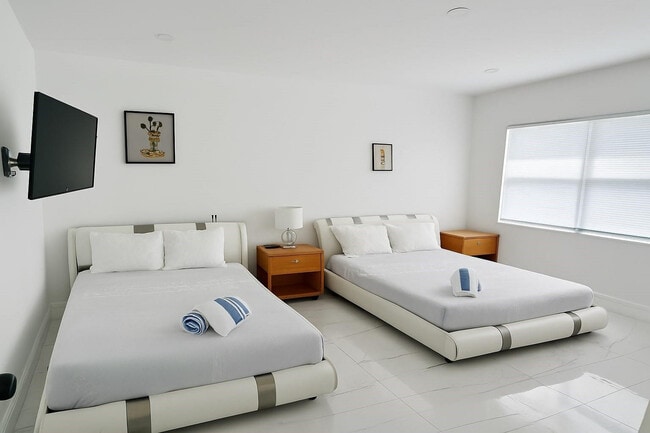 Building Photo - 1260 SW 32nd St