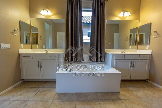 Building Photo - 18295 W Saguaro Ln