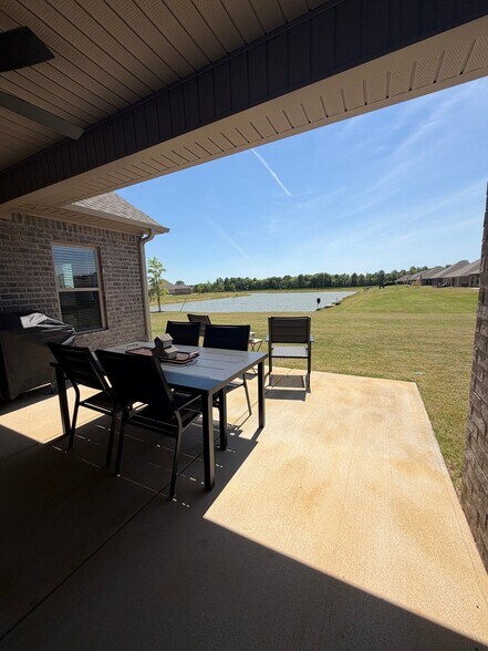 Building Photo - 26316 Woodfield Dr