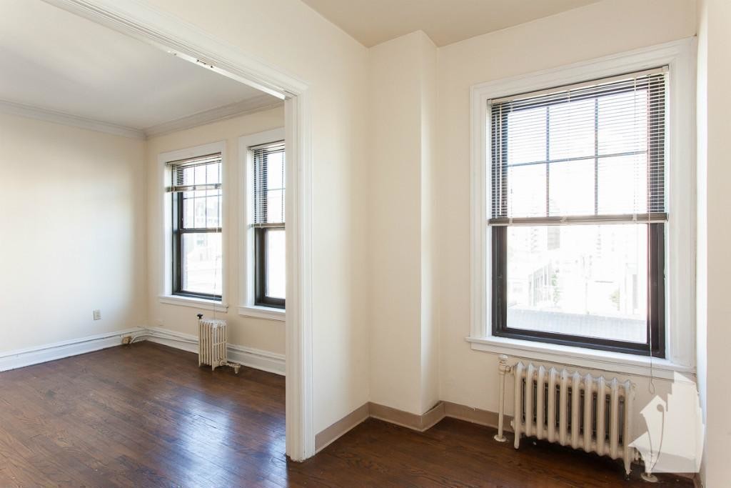 Building Photo - 540 W Briar Pl