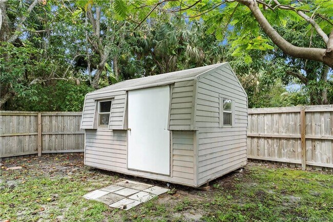 Building Photo - 53 N Sewalls Point Rd