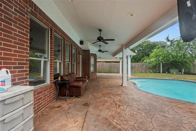 Building Photo - 3131 Bay Spring Dr