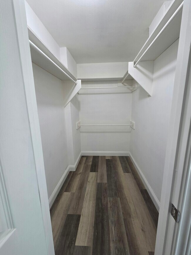 Building Photo - 2504 Magna Vista Dr