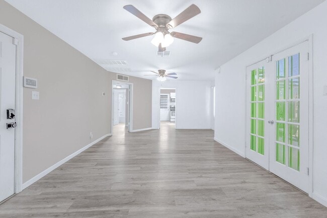 Building Photo - Luxury Home in Downtown Las Vegas!