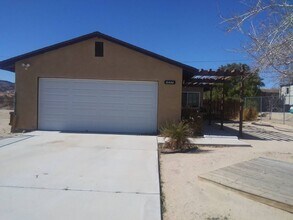 Building Photo - Three Bedroom 2 Bath Available in 29 Palms
