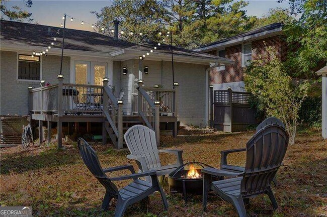 Building Photo - 1290 Glen Forest Way