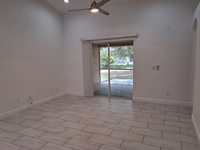 Building Photo - Priced to Rent!!!
