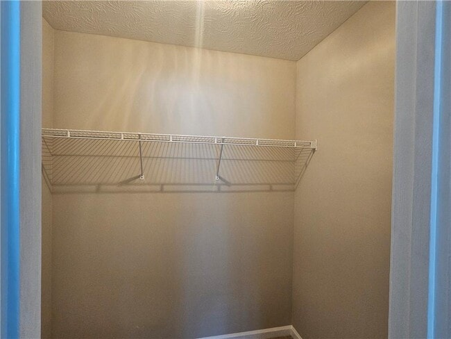 Building Photo - 2527 Waterstone Way